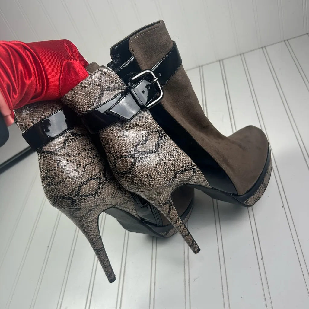 Call it Spring Closed Toe Faux Leather Zip Up Ankle Boots Womenโs Size 10 - Image 5