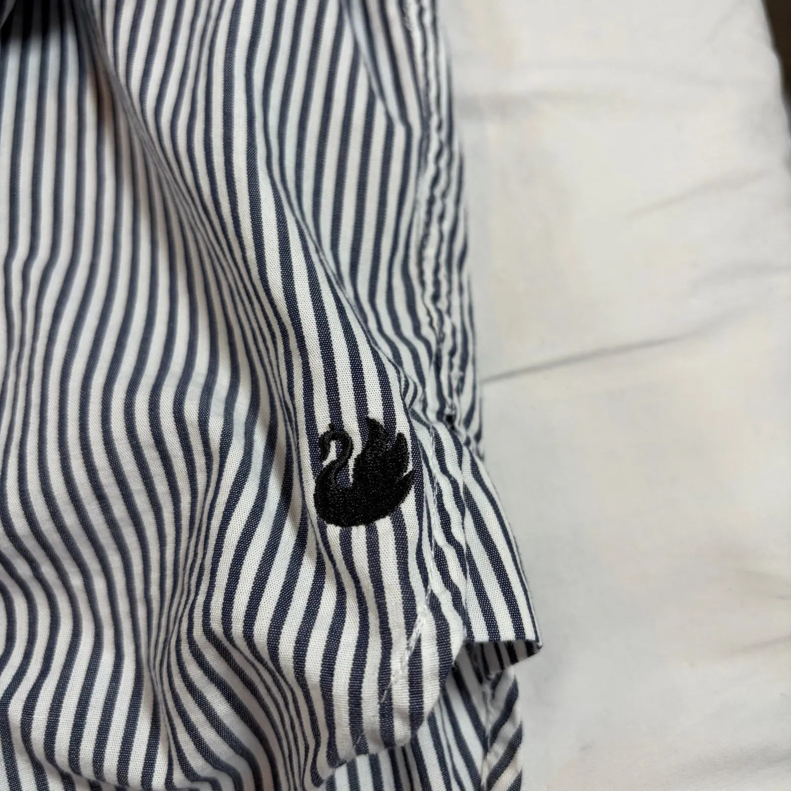 Gloria Vanderbilt womens blue white striped button down relaxed fit. Size L - Image 4