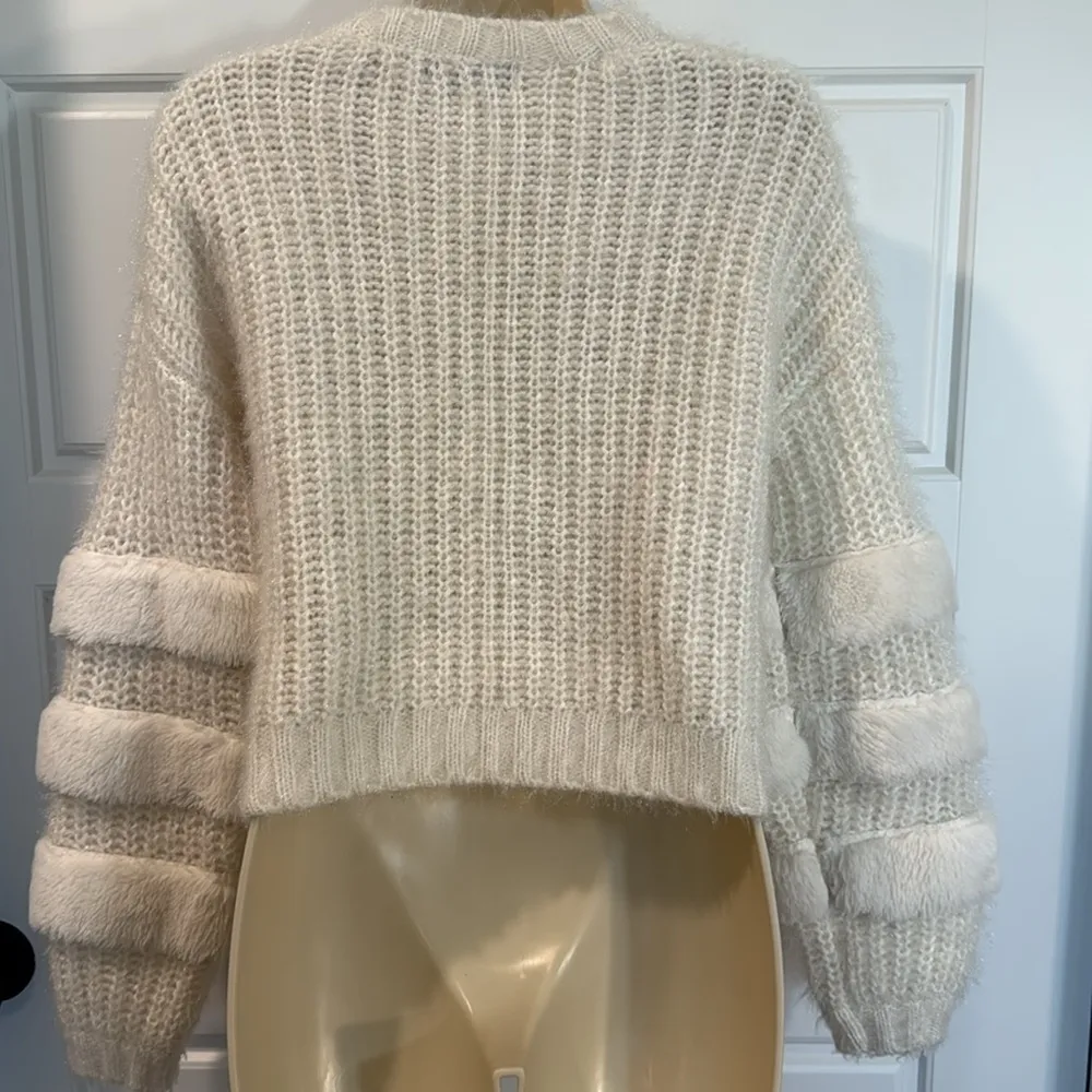 Bershka  cropped fuzzy sweater XS - Image 5