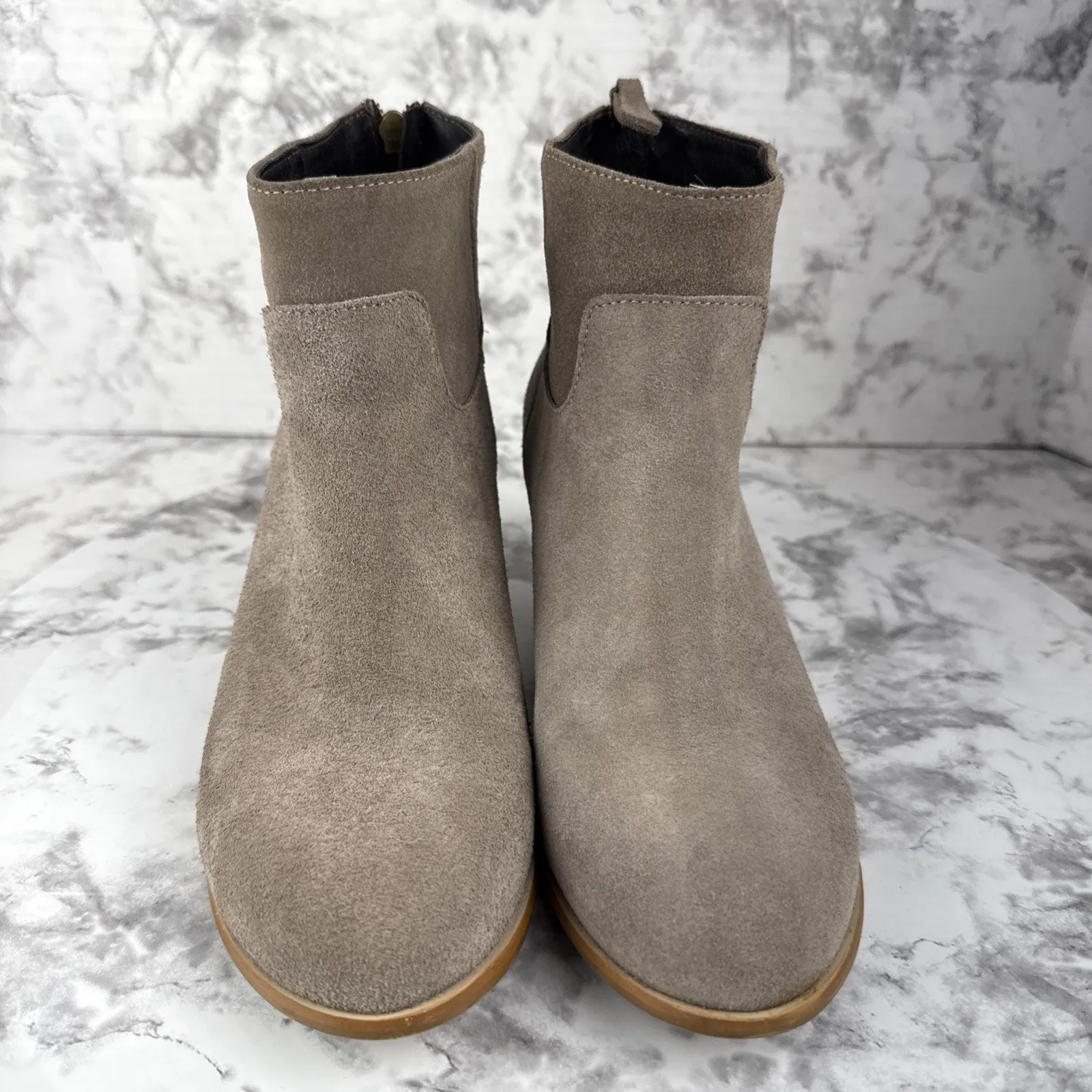 Garnet Hill Womens Gianna Back Zip Heeled Ankle Boots Size 8 Taupe Suede Italy - Image 2