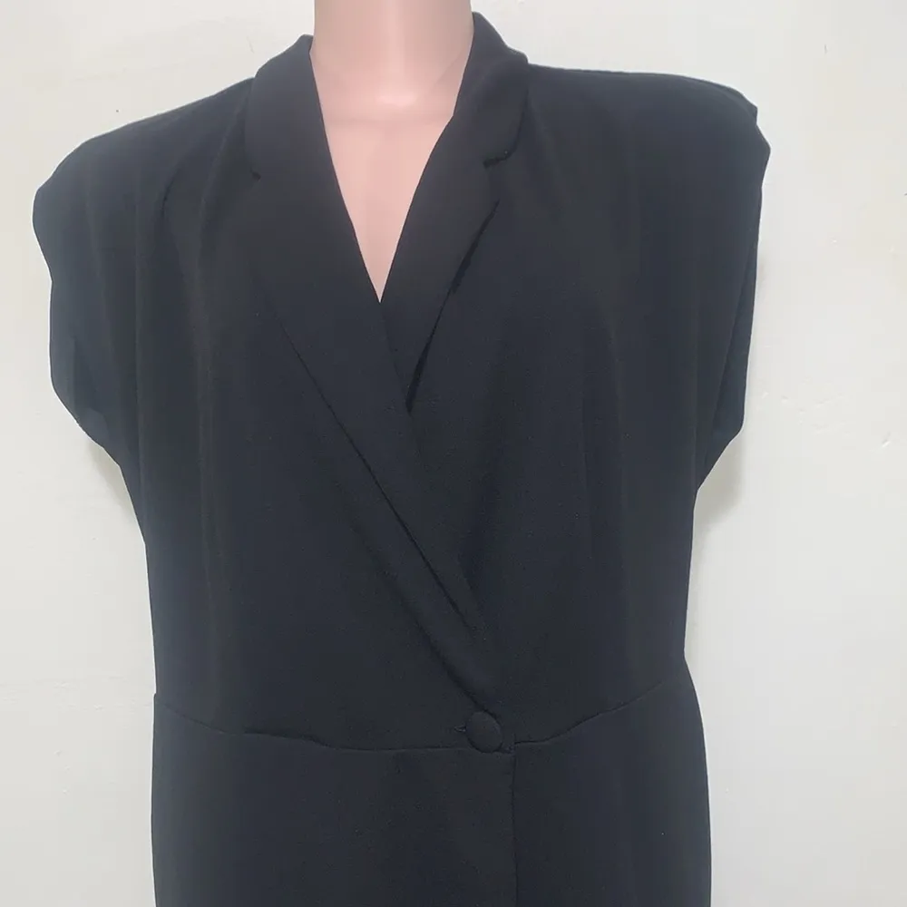 Emma & Michele NWOT black shorts romper like skirt in front woman size XL - Image 2