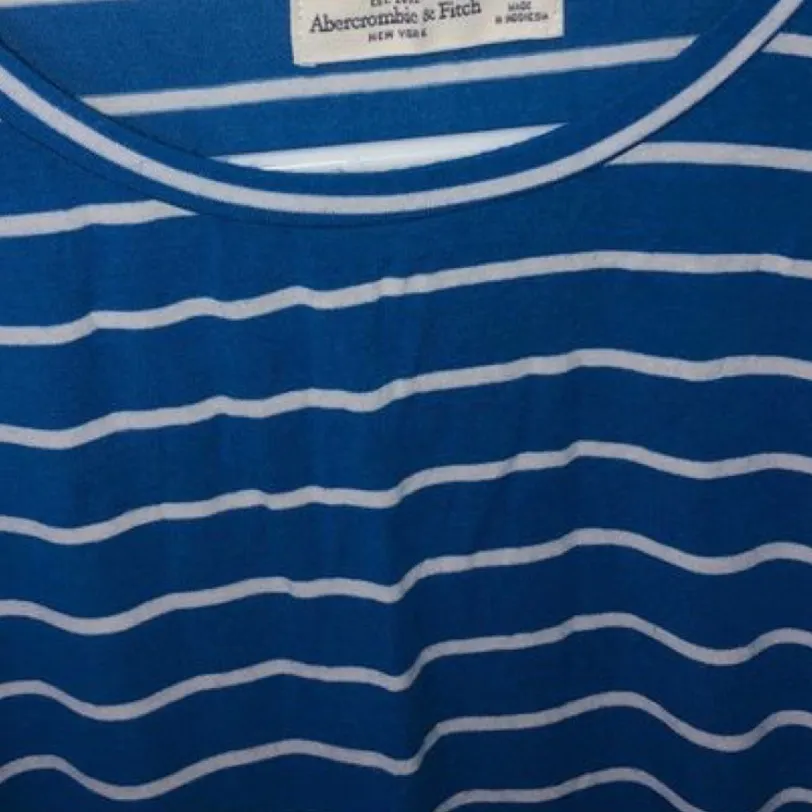 Abercrombie & Fitch Blue & White Striped Crewneck T-shirt - Image 3