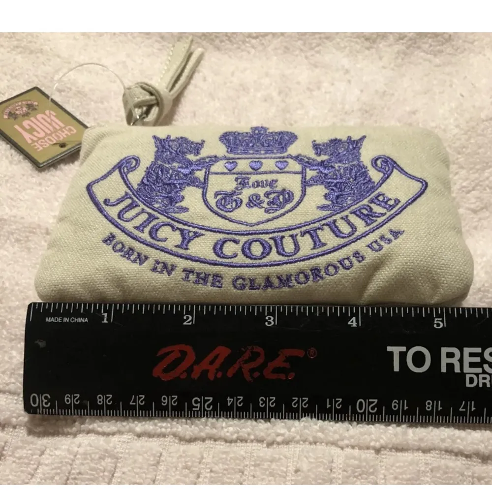 Juicy Couture Pam Gela Wristlet Wallet Pouch with Juicy Key Fob Retro New in Box - Image 6