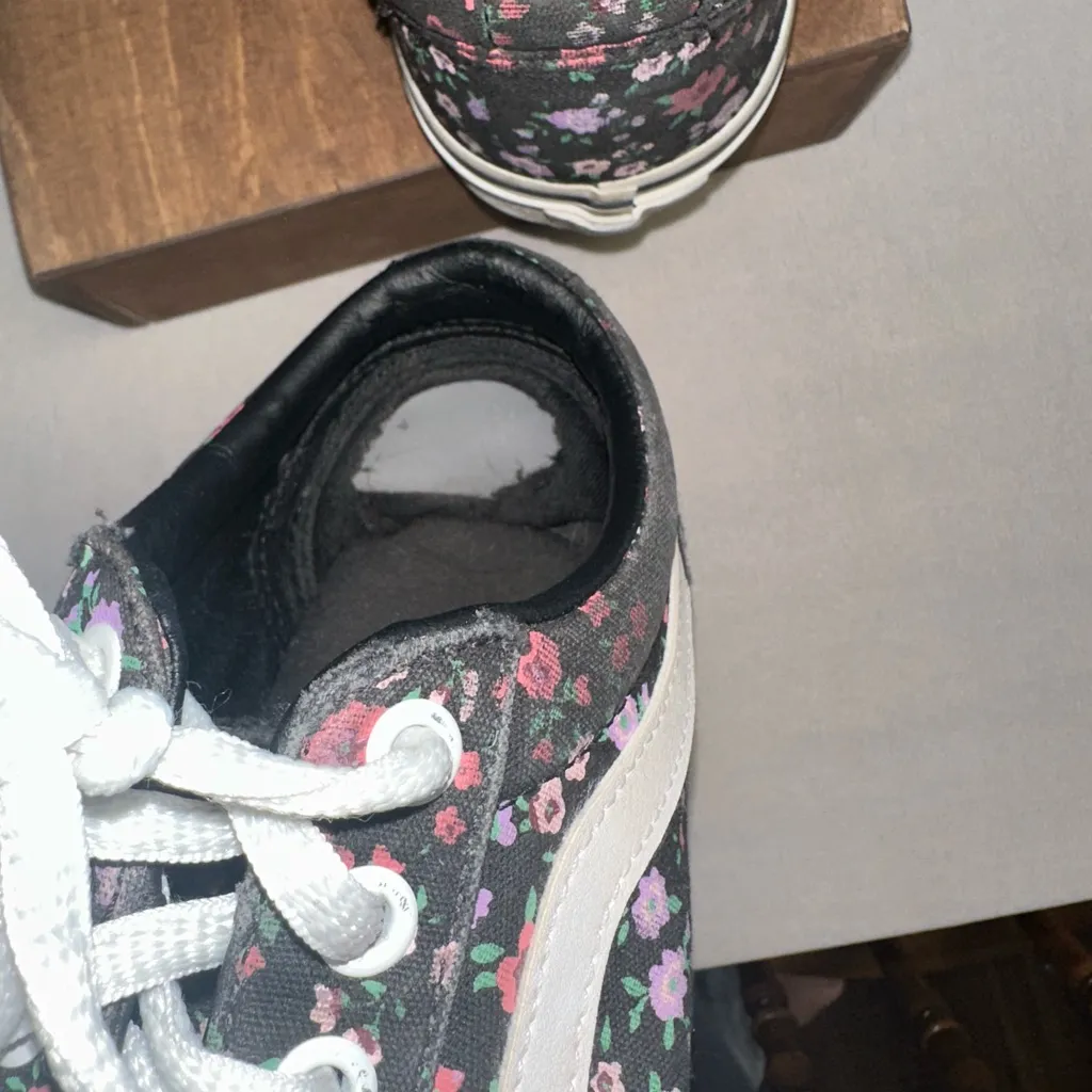 Vans • Liberty Floral Ditsy Low Top Sneakers Size 6 - Image 5