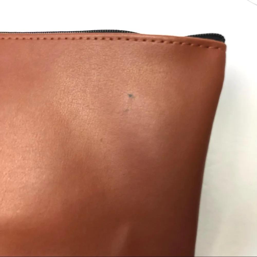 Cole Haan x American Airlines Foldover Zipper Pouch. - Image 4