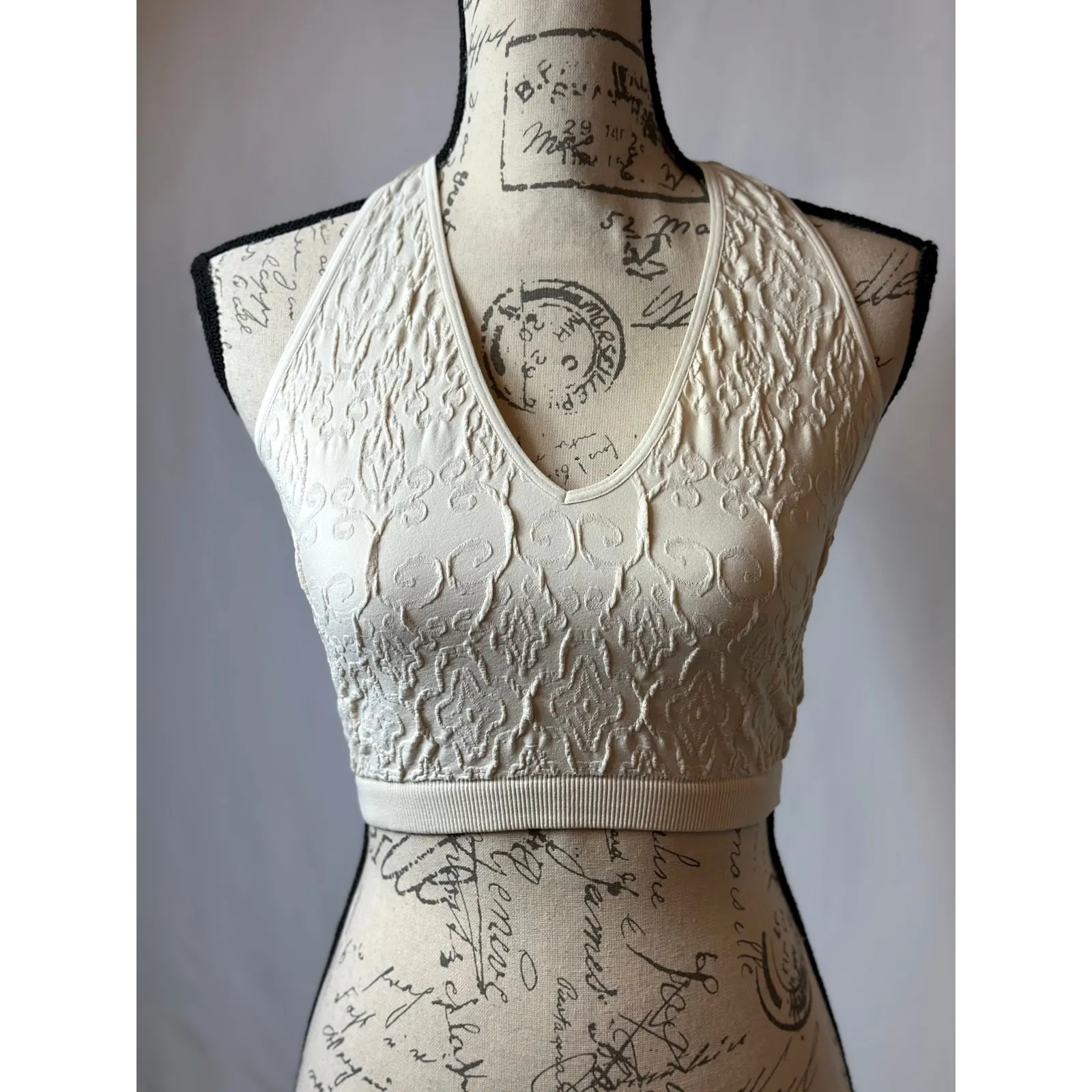 BKE Seamless Textured Halter Bralette Top M/L - Image 3