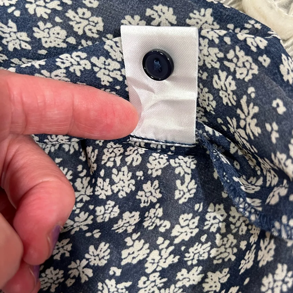 Ruffled Collar V-neck Pleated Button Up Floral Print Lightweight Navy Blue White - Image 9