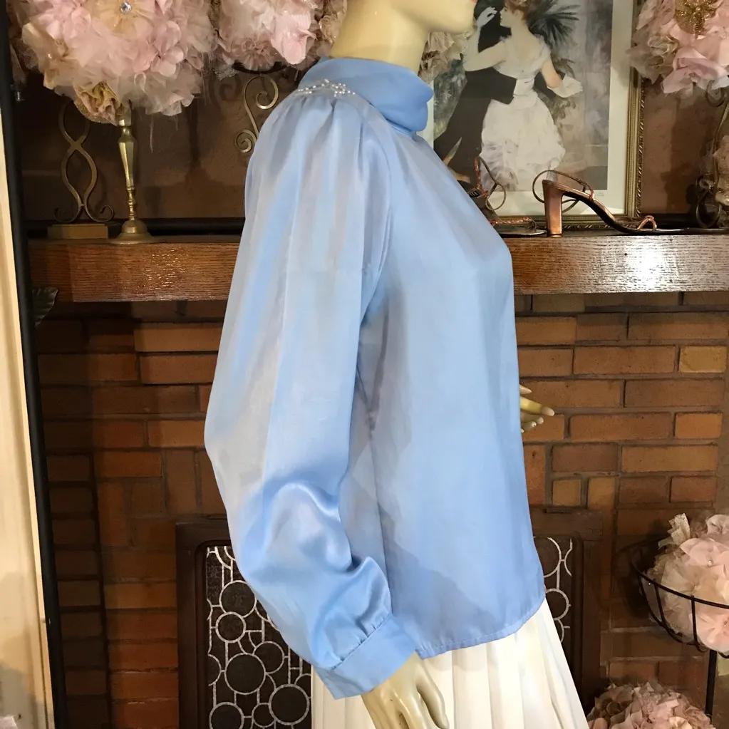 VINTAGE 1980'S TAN JAY BLUE HIGH NECK BLOUSE W/FAUX PEARL SHOULDER DETAIL (8) - Image 6