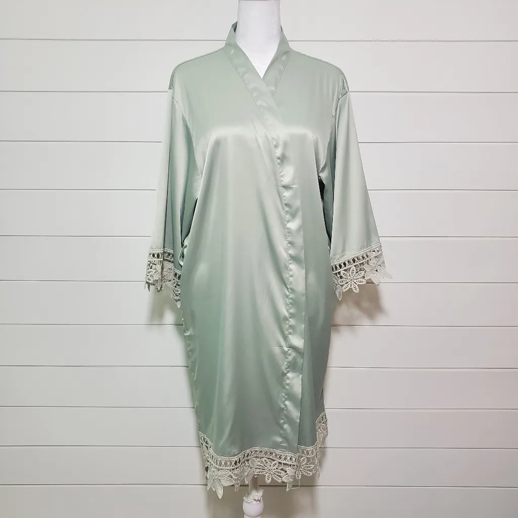 Kennedy Blue Satin and Lace Robes‎ Bundle of 2. White and Light Green. One size. - Image 3