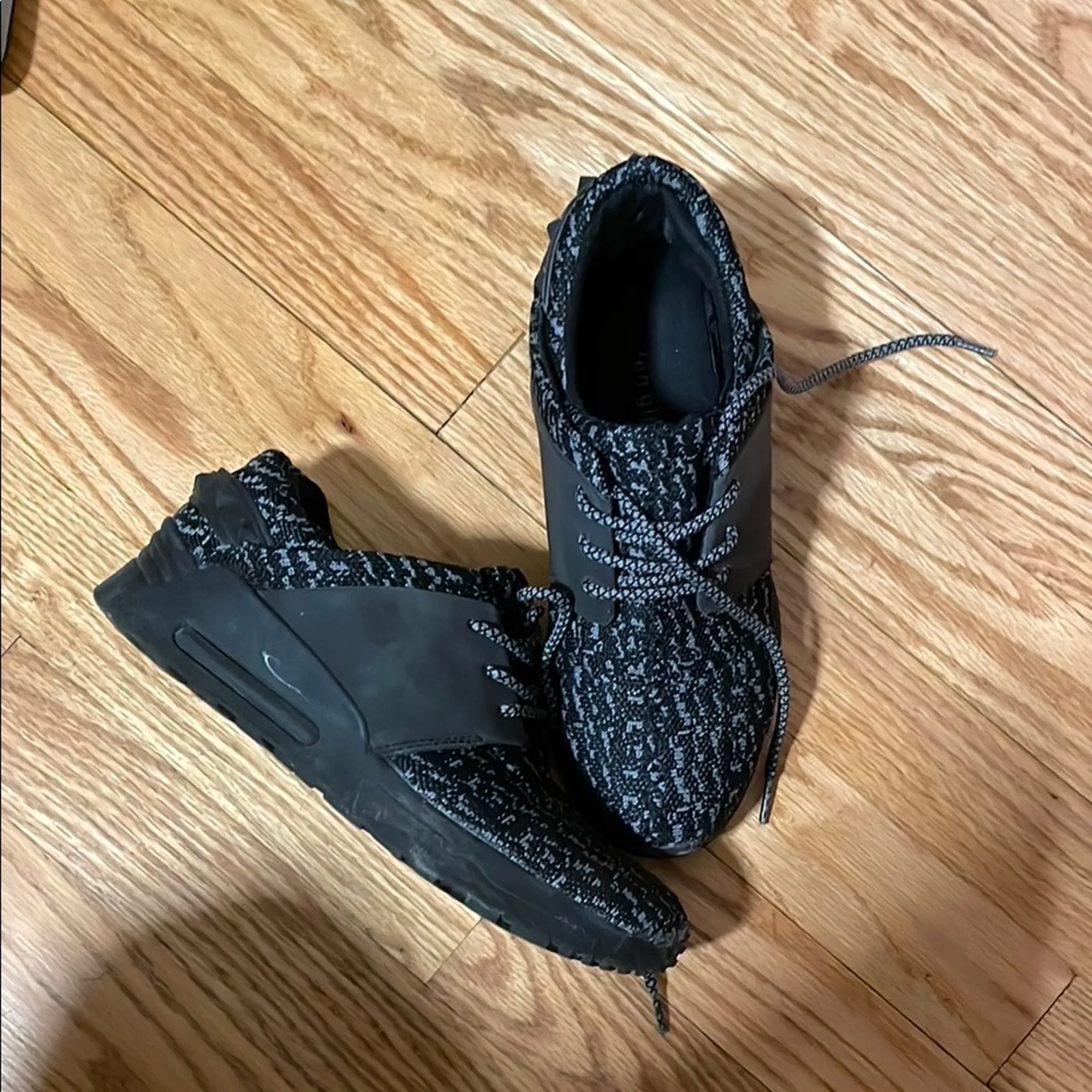 Madden Girl Airrattic low top Black and Gray Sneakers 7 - Image 5