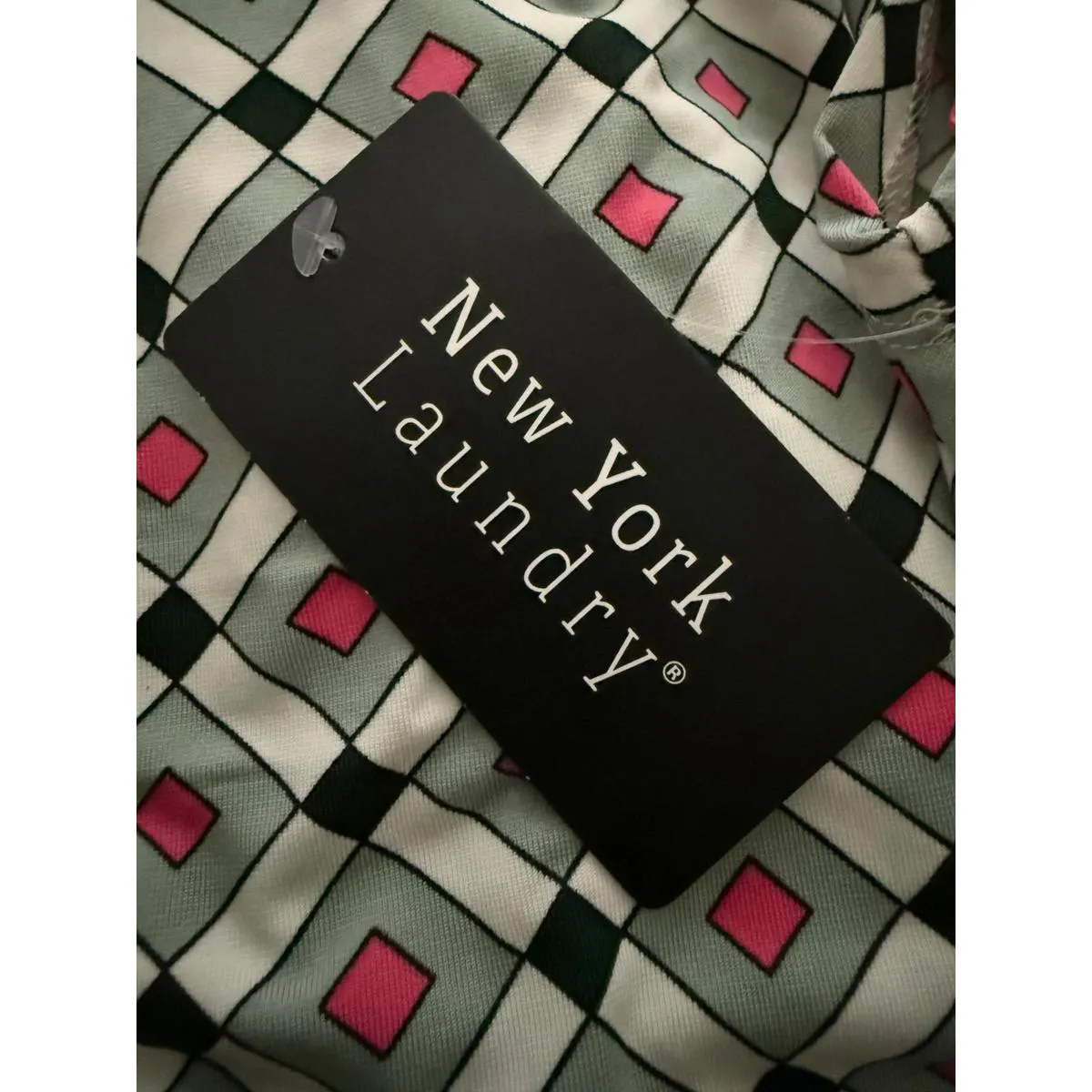 NEW New York Laundry Blouse Large Geometric Multicolor Cap Short Sleeves Keyhole - Image 6