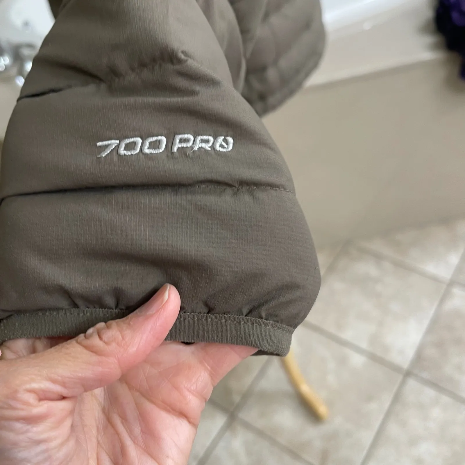 The North Face 700 Pro Down Puffer Jacket Women's Taupe aconcagua Warm Coat Sz M - Image 4