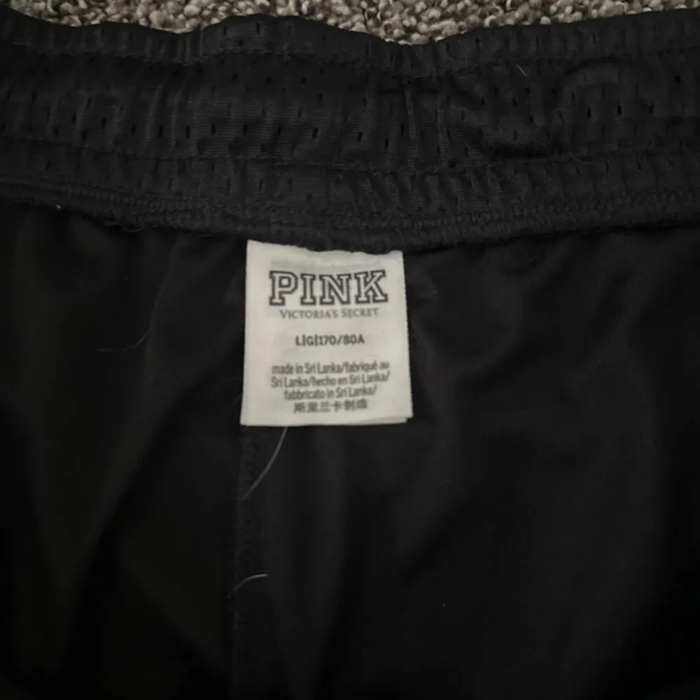 PINK vs basketball shorts/ size large Black - Image 2