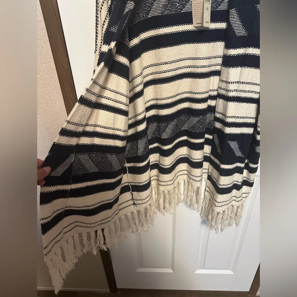 Lucky Brand Navy and Cream Patterned Cardigan - Image 5