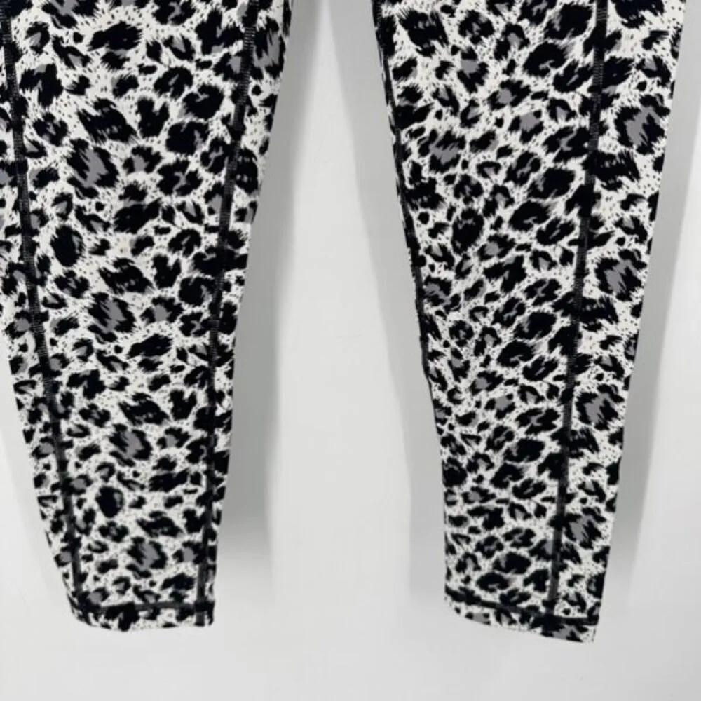 Zyia Snow Leopard 7/8‎ Compression Pants White Black Pockets Medium - Image 9
