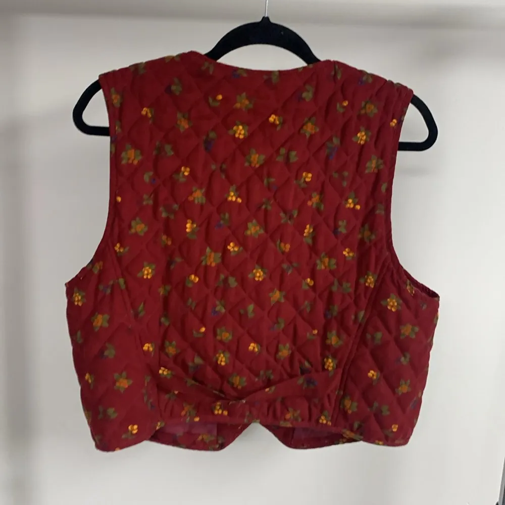 🚫SOLD🚫Vintage Lizsport Floral Quilted Vest Size L - Image 4