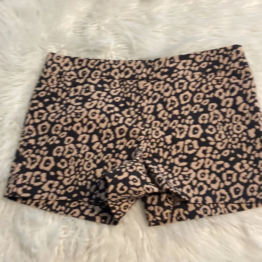 LOFT Brown and Tan Shorts with Leopard Print size 14 brand new inseam 4” - Image 8