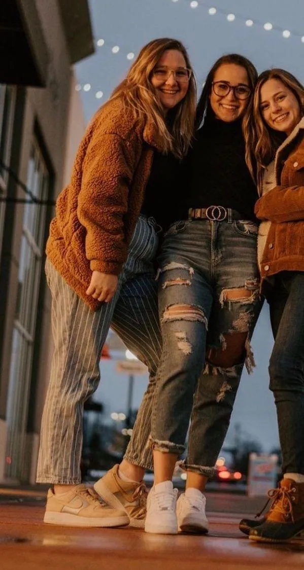 American Eagle Outfitters Curvy Mom Jeans - Image 2