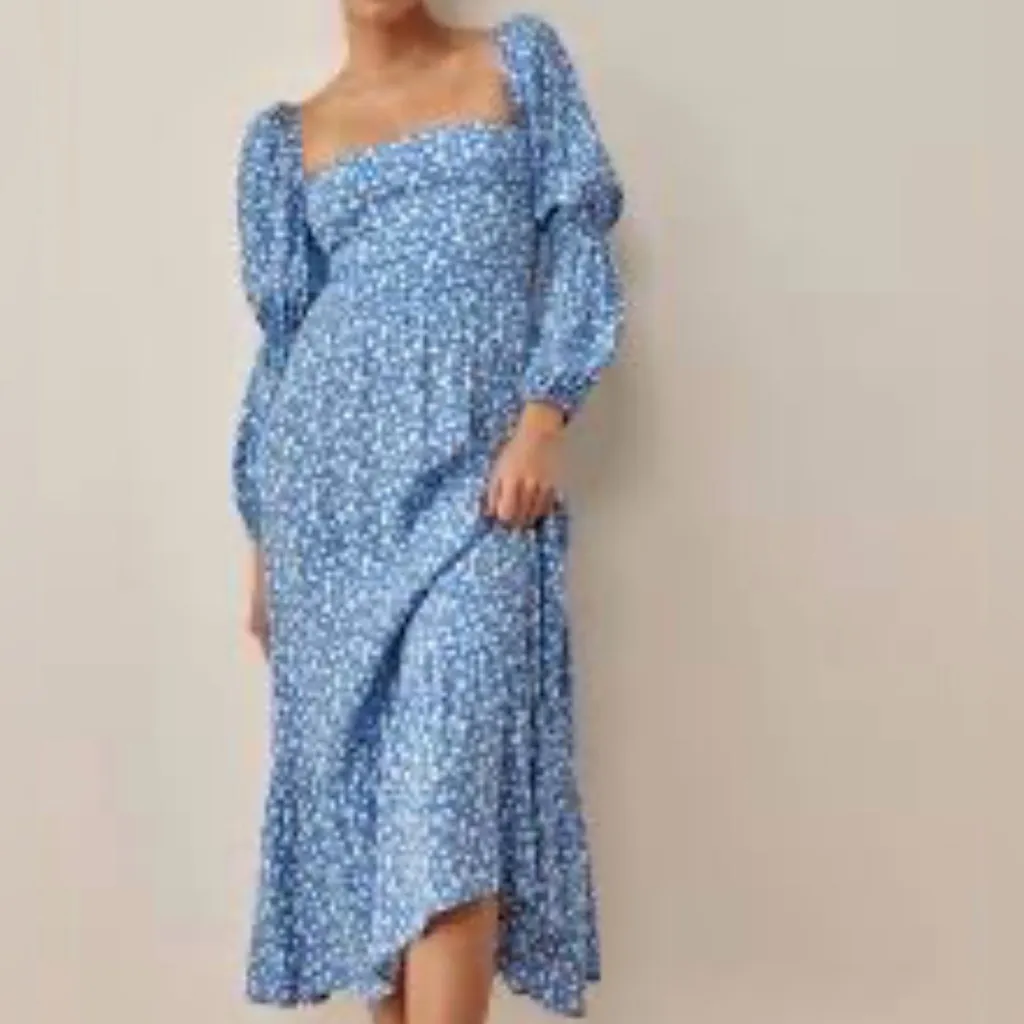 Reformation dress size 6 flattering silhouette, accentuated by the puff sleeves - Image 5