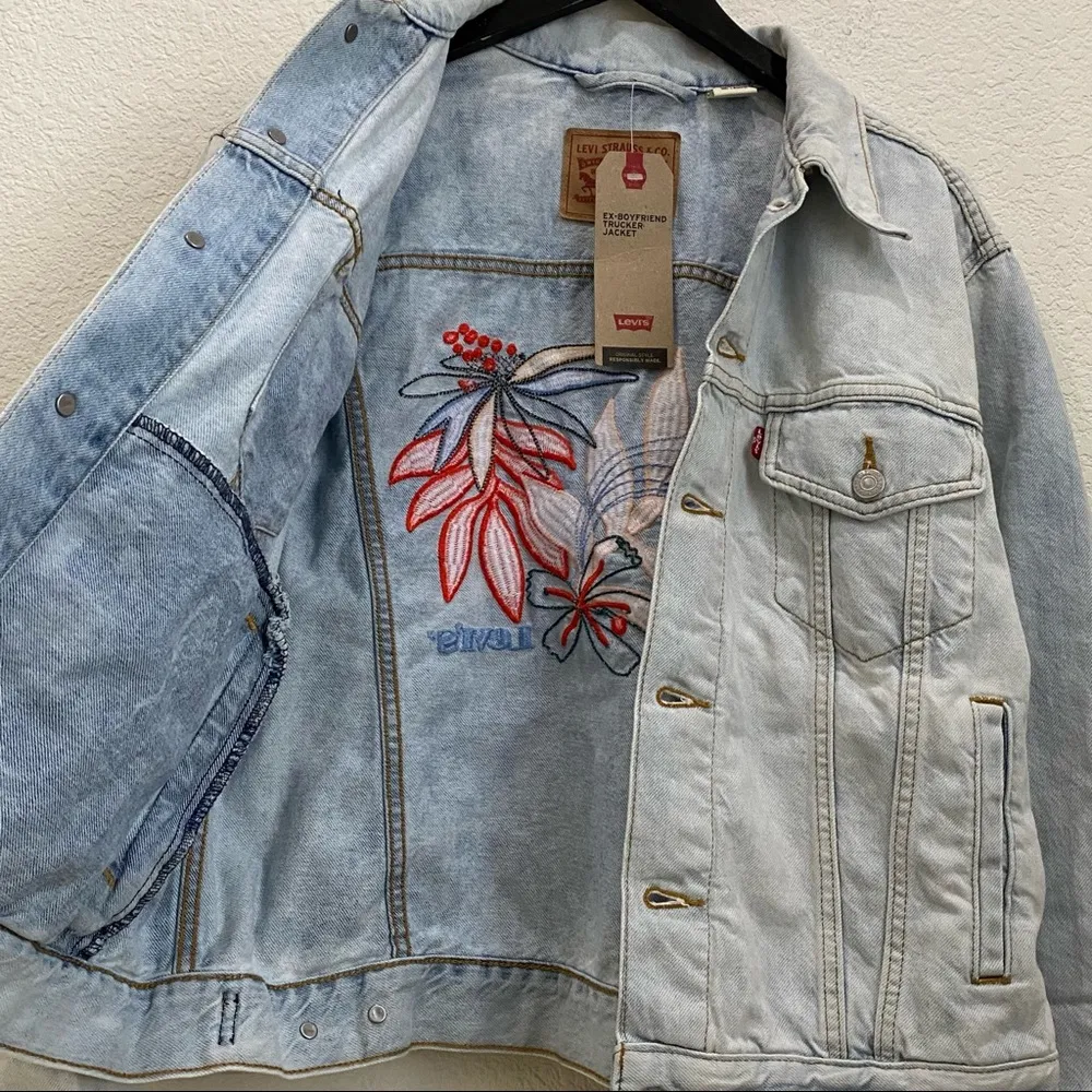 NWT Levi's Womens Ex Boyfriend Trucker Denim Jacket Floral Embroidered Size L - Image 7
