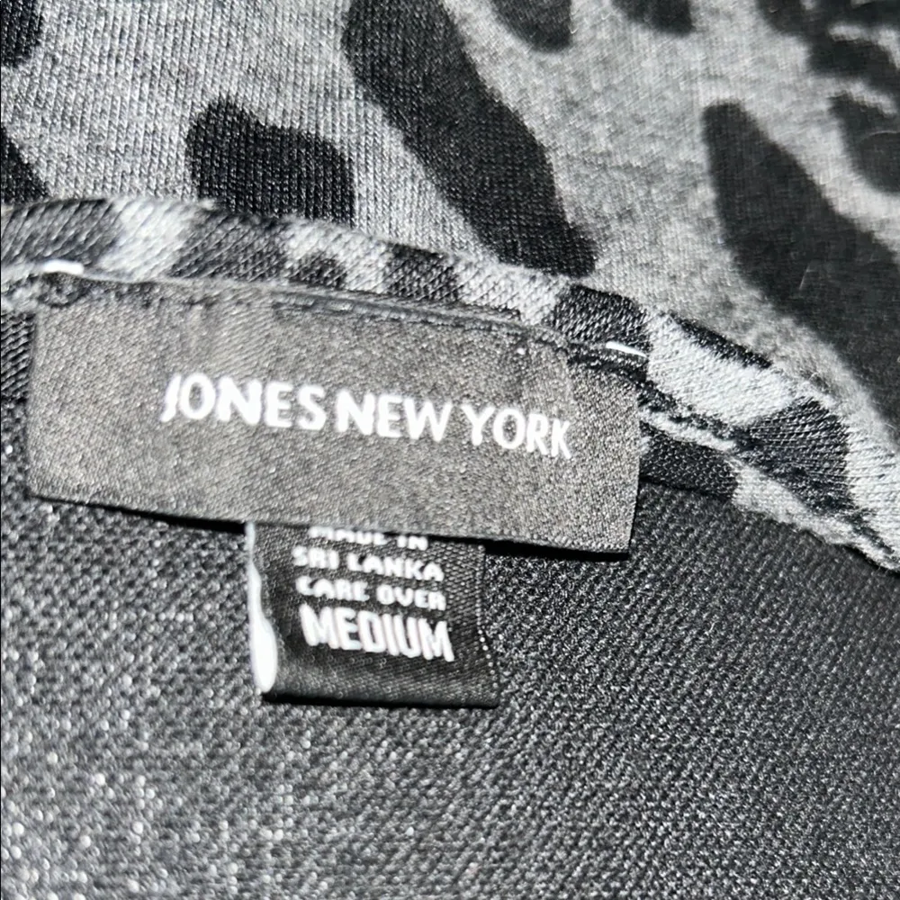 Jones New York Black Chemise with Velvet Texture - Image 4