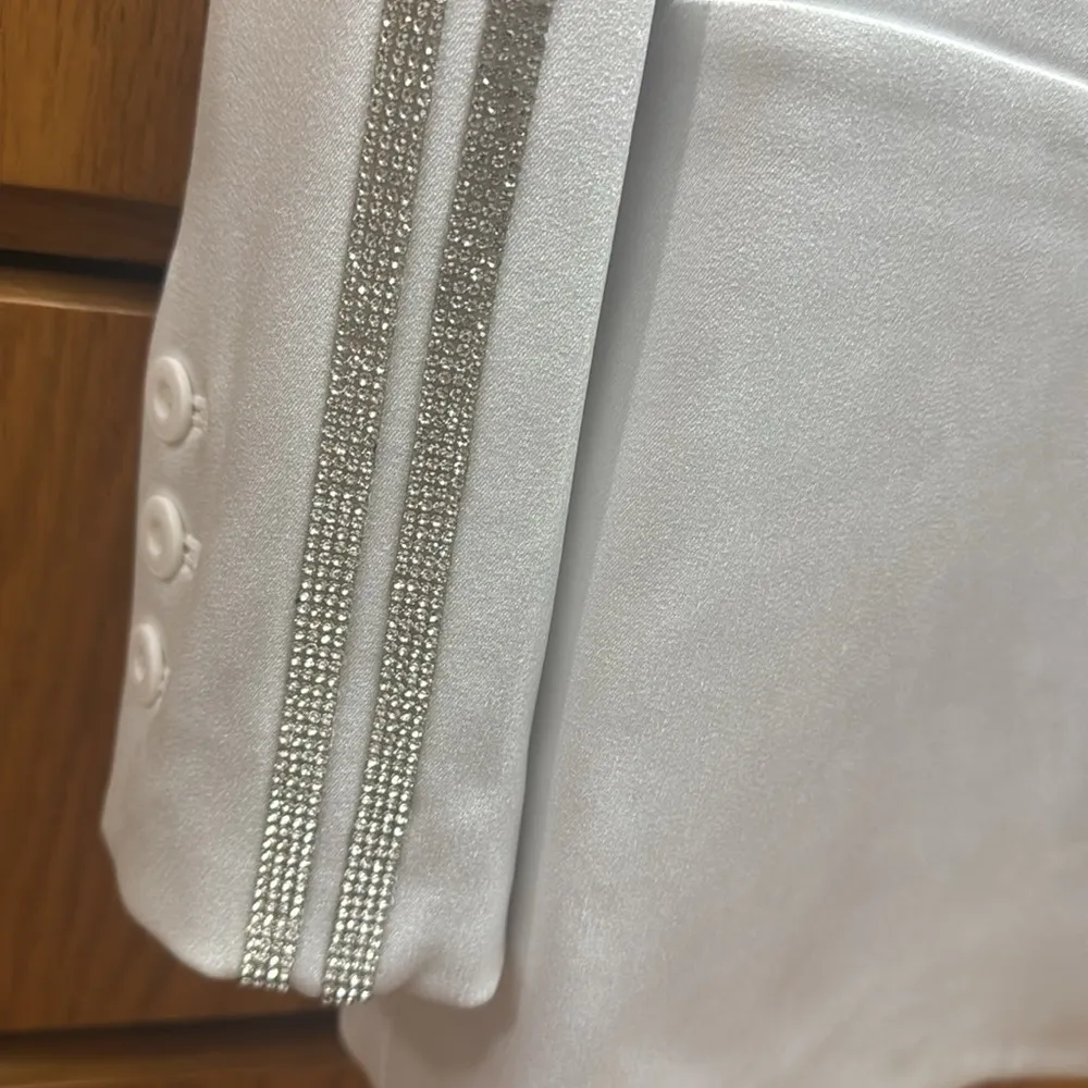 Alice + Olivia White Blazer - Image 4