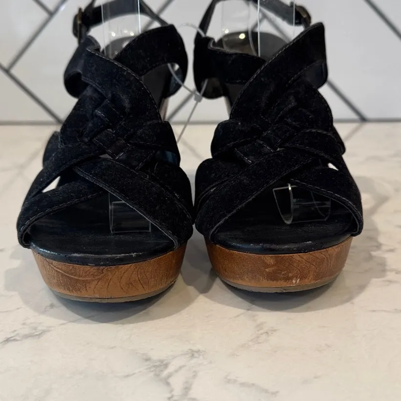 l.e.i. Black Faux suede sandals heels 90s Y2K size 9 it girl bohemian neutral - Image 5