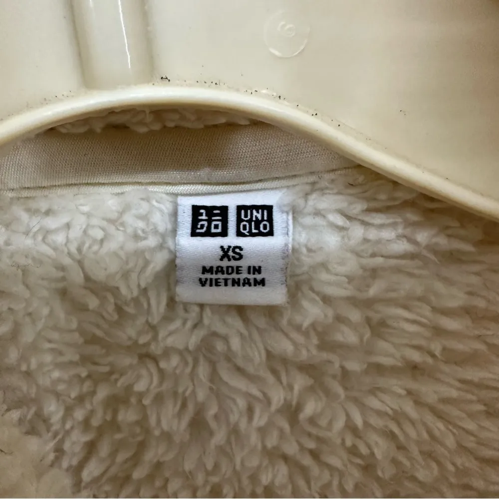 Uniqlo Sherpa Fleece Full Zip Jacket Woman’s XS Beige - Image 3