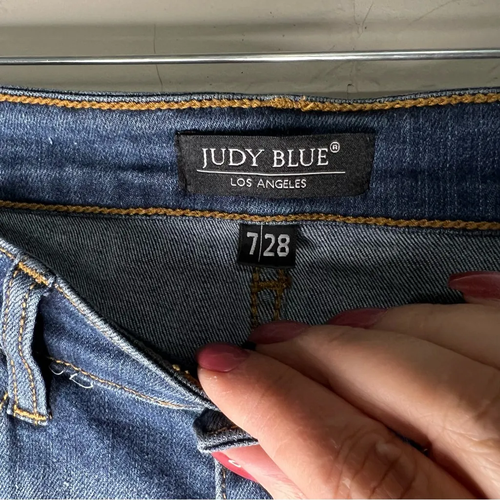 Judy Blue Skinny Fit Raw Hem Capri - Image 6
