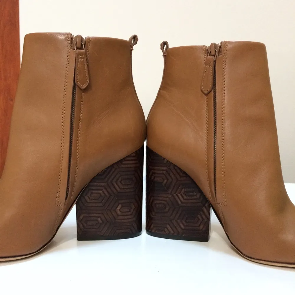 Tory Burch  Grove Leather 100mm Block-Heel Bootie in Royal Tan - Image 5