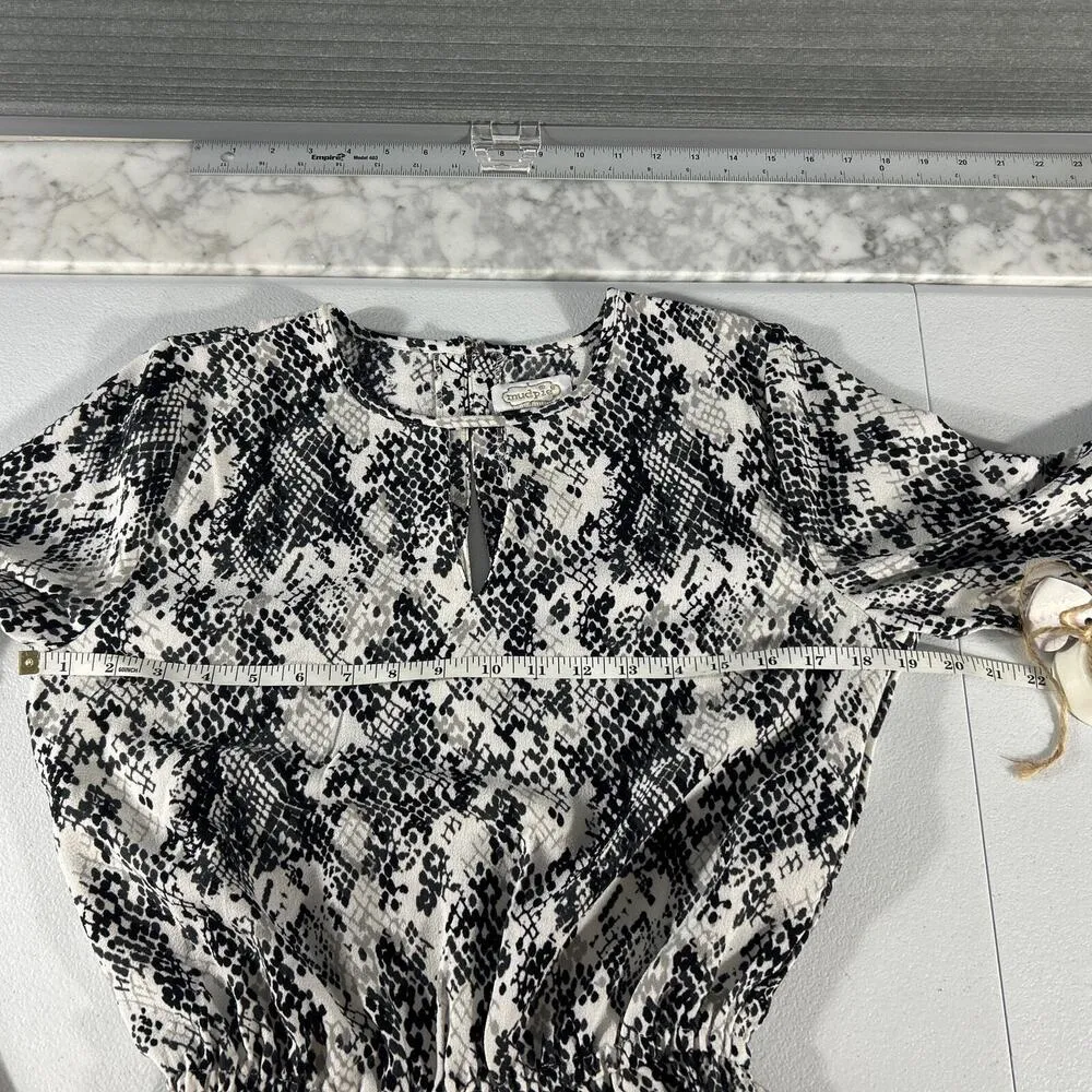 Mudpie Women's Romper Black white Snake Print Size S Bell Sleeves Elastic Waist - Image 6
