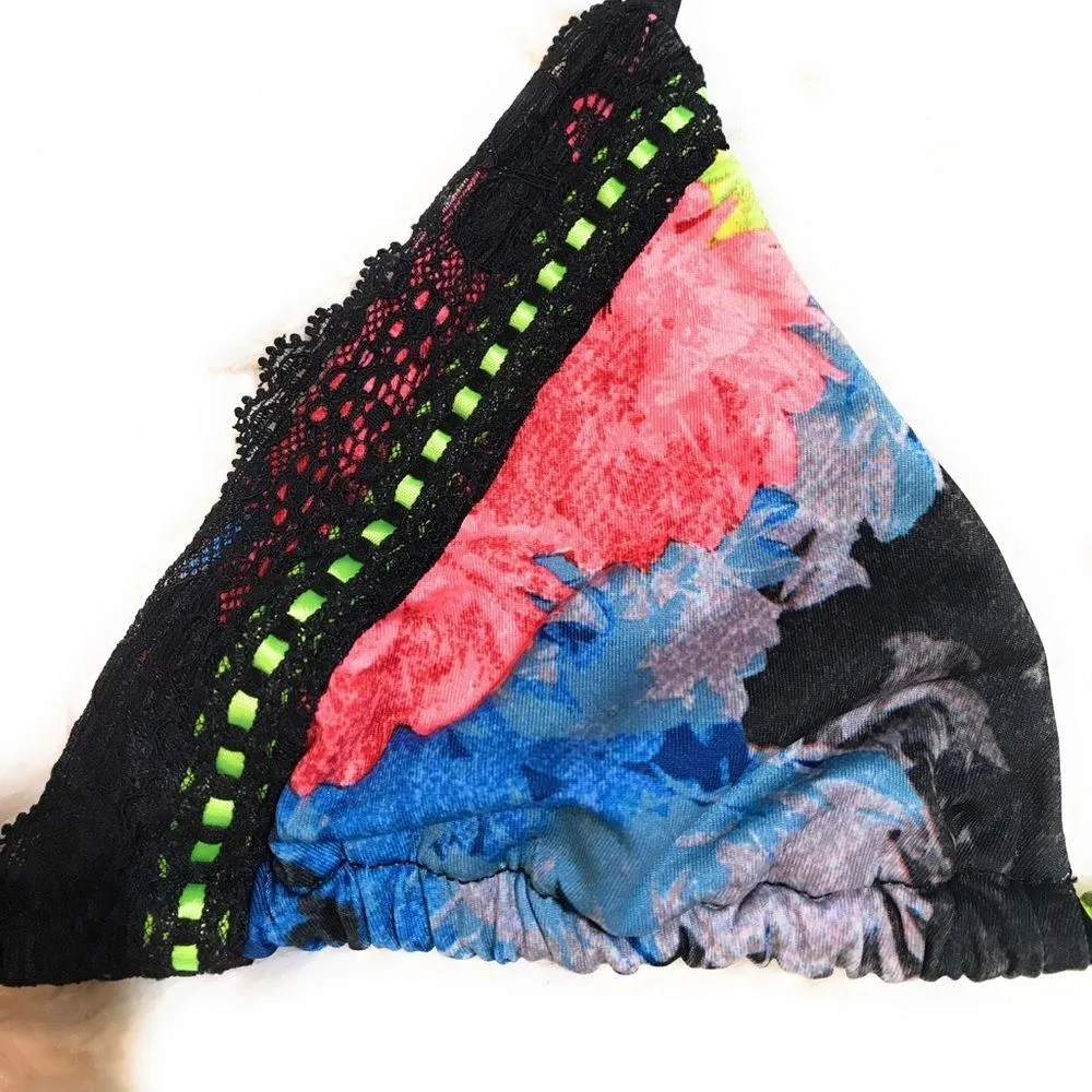 Beach Bunny Triangle‎ Floral Bikini Top - Image 3