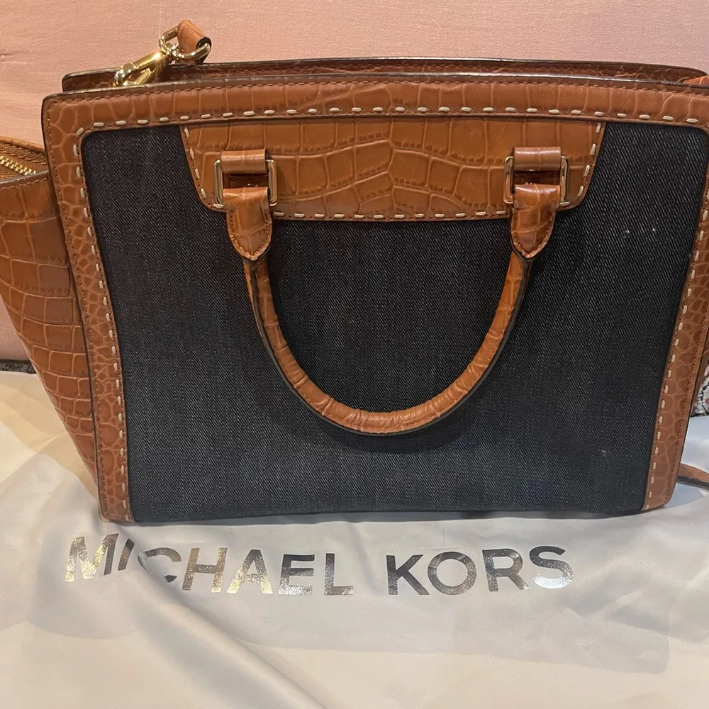 Authentic  Purse. - Image 2