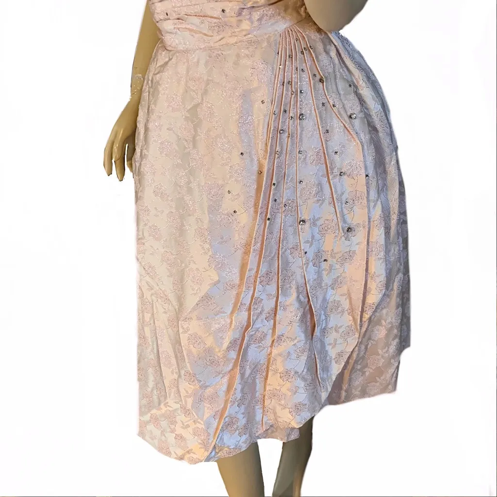 VINTAGE 1960'S PINK AND SILVER BEADED FLORAL PRINT UNION MADE COCKTAIL DRESS (S) - Image 9