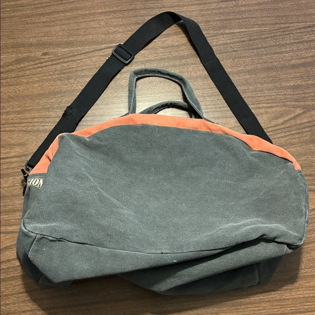 True Religion  VINTAGE Y2K Adjustable Shoulder Canvas Duffle Bag - Image 2