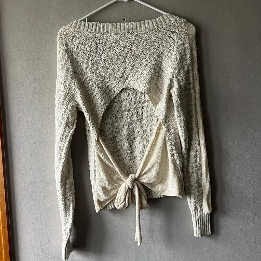 Free People Cream Bow Back Long Sleeve Knot Sweater Size Small - Image 4
