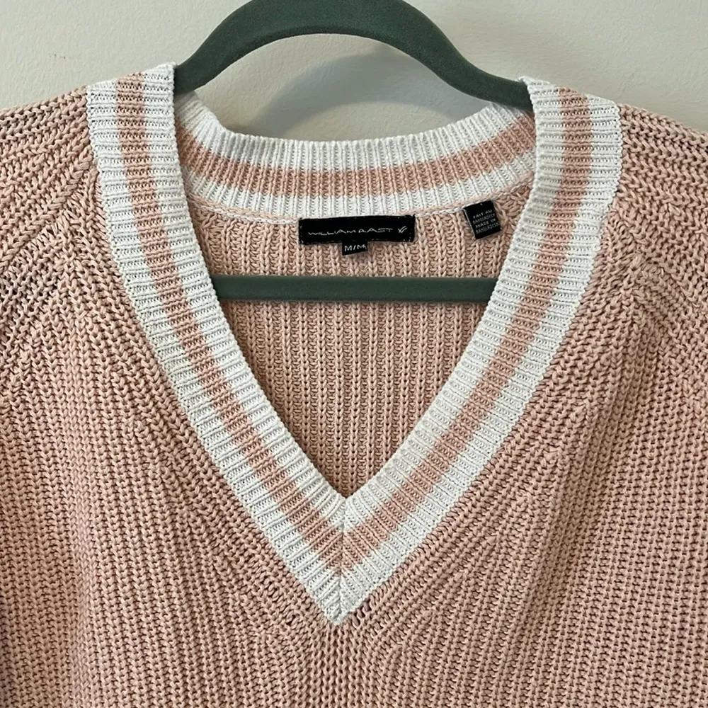 V Neck light pink sweater in size Medium - Image 5