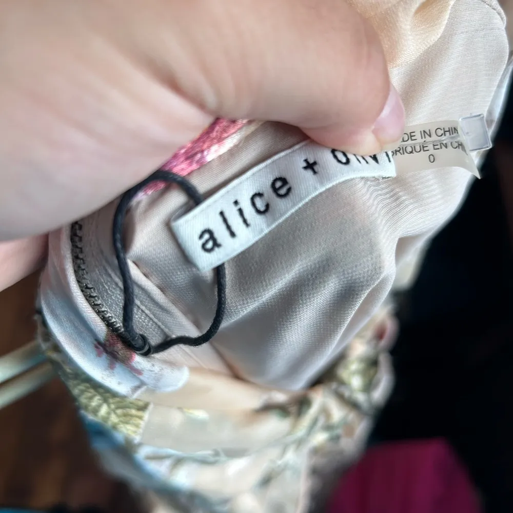 ALICE + OLIVIA LAVENIA FLORAL RUFFLE MIDI DRESS - Image 6