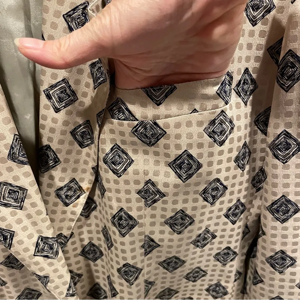 Vintage 80’s creamy tan silk geometric art deco blazer Anne Klein pockets - Image 10