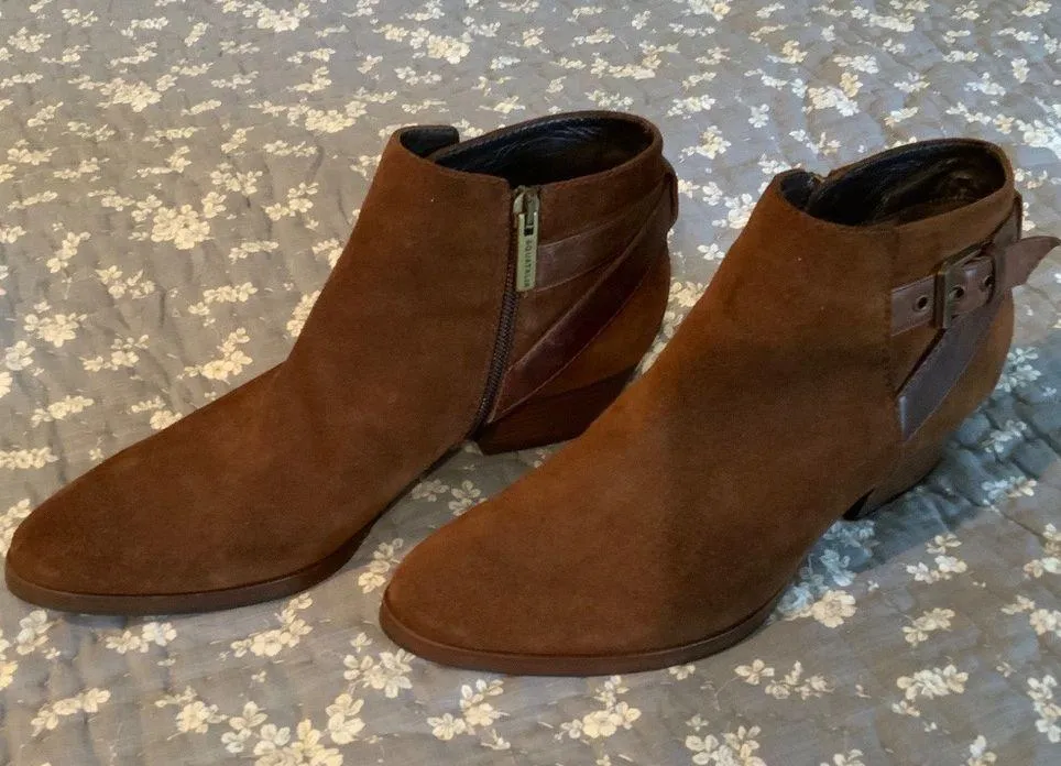 New AQUATALIA Farin Brown Suede Boots Booties Side Zip Buckle Heel Size 9 - Image 4