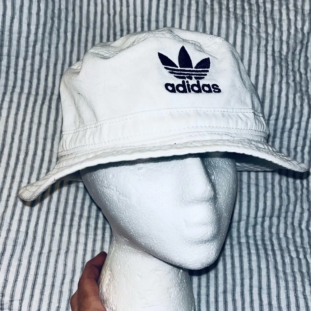 ADIDAS Bucket Hat white - Image 2