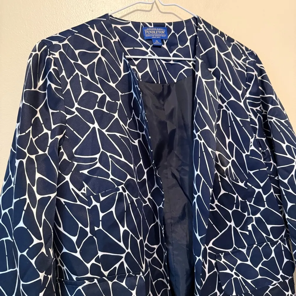 Pendleton Abstract Print Blue Silk Open Front Jacket with pockets SZ 12 petite - Image 3