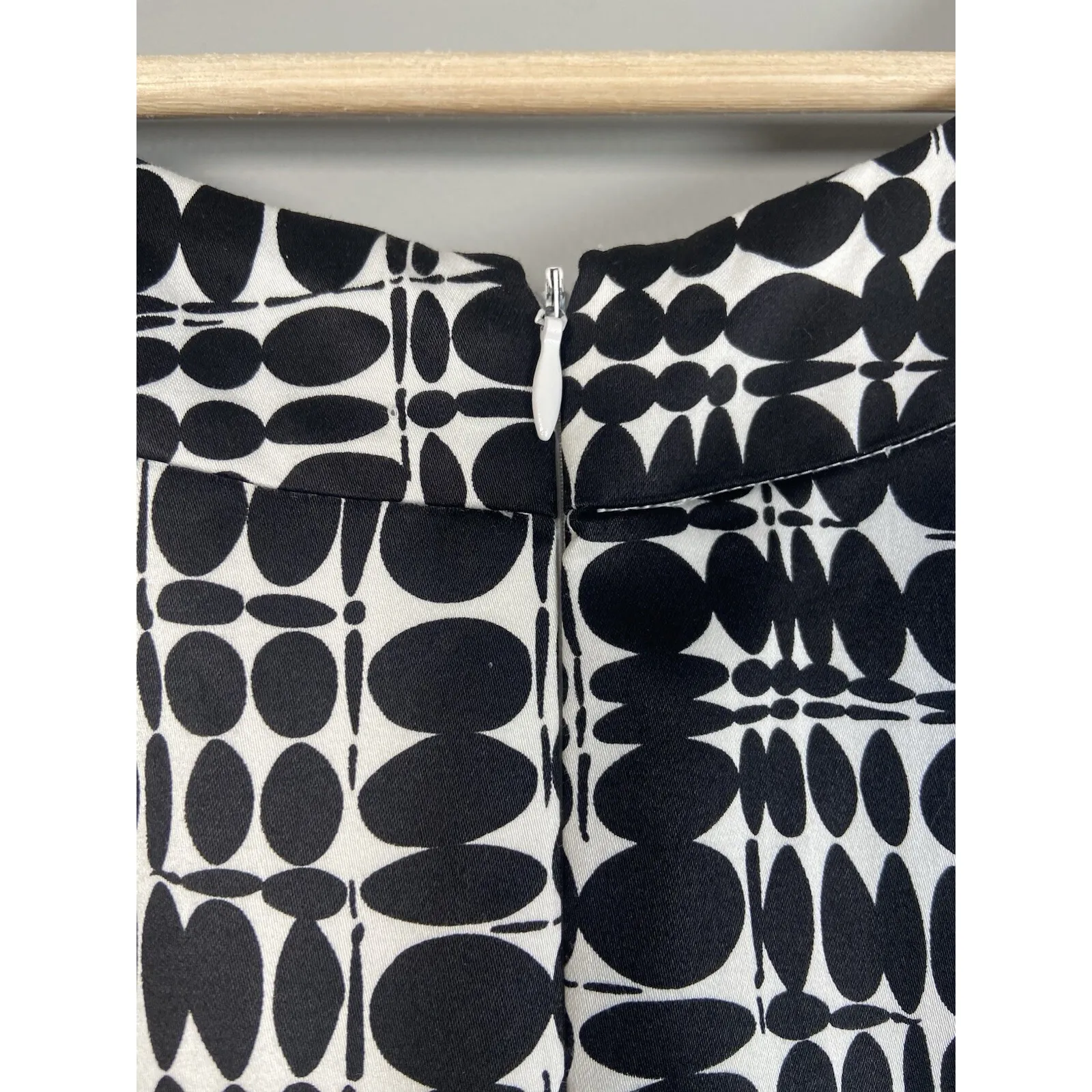 Calvin Klein Black White Pleated Sheath Dress Career Sleeveless Size‎ 8 P Belted - Image 5