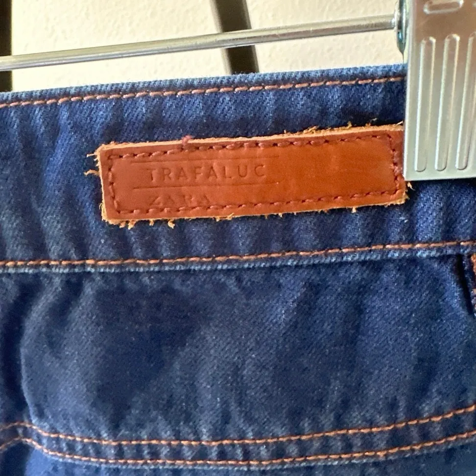 Zara Trafaluc Mini Indigo Denim Skirt Raw Hem Size Medium - Image 5