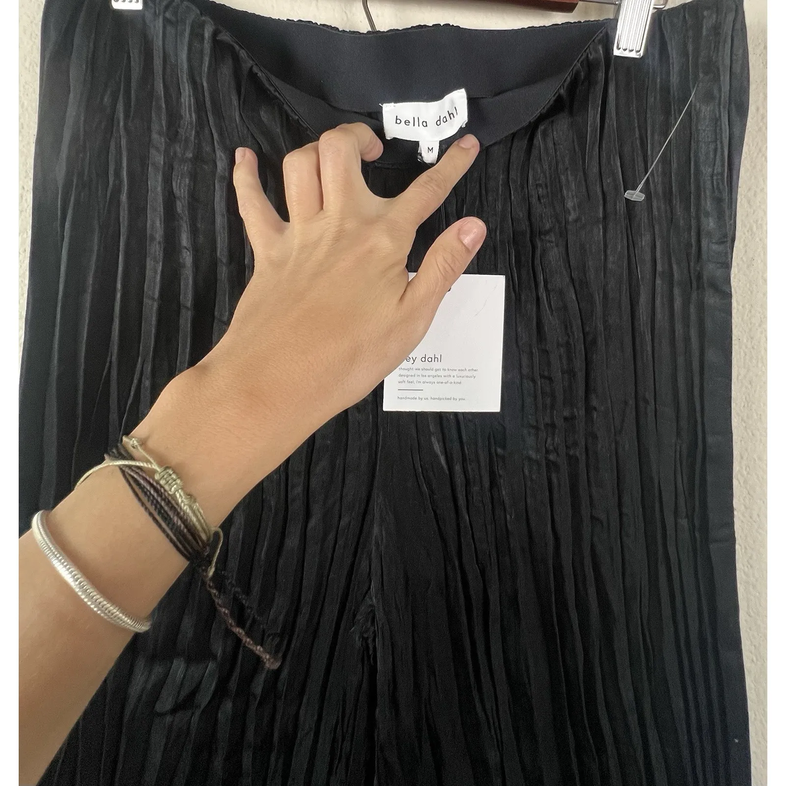 Bella Dahl Black Pleated Silky Finish Wide Leg Pants Women’s SZ M Elastic Waist - Image 4