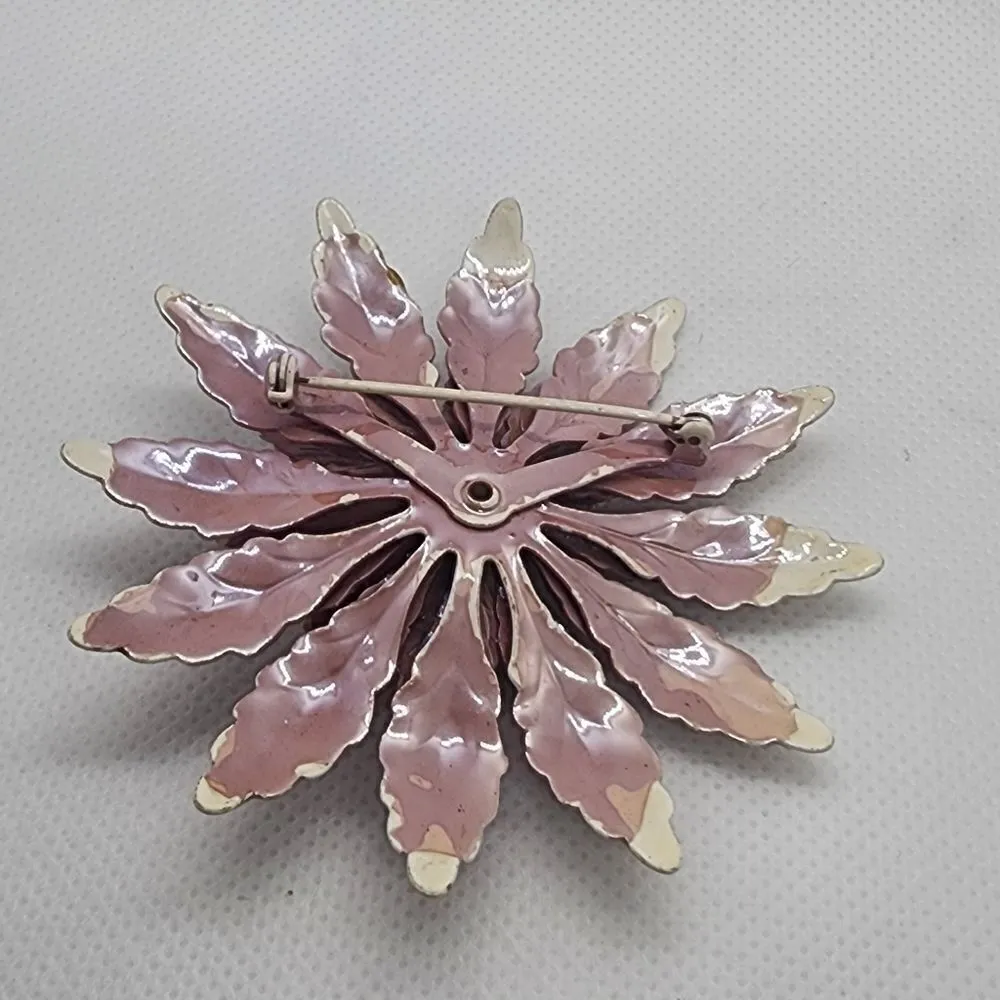 Vintage 60's Snowflake Flower Enamel Pink & White Iridescent Faux Pearl Brooch - Image 5
