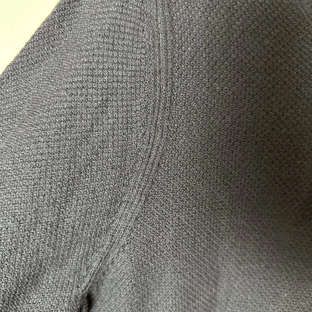 NWT GAP Waffle Weave Knit Crew Neck Sweater Black Size Large - Image 5