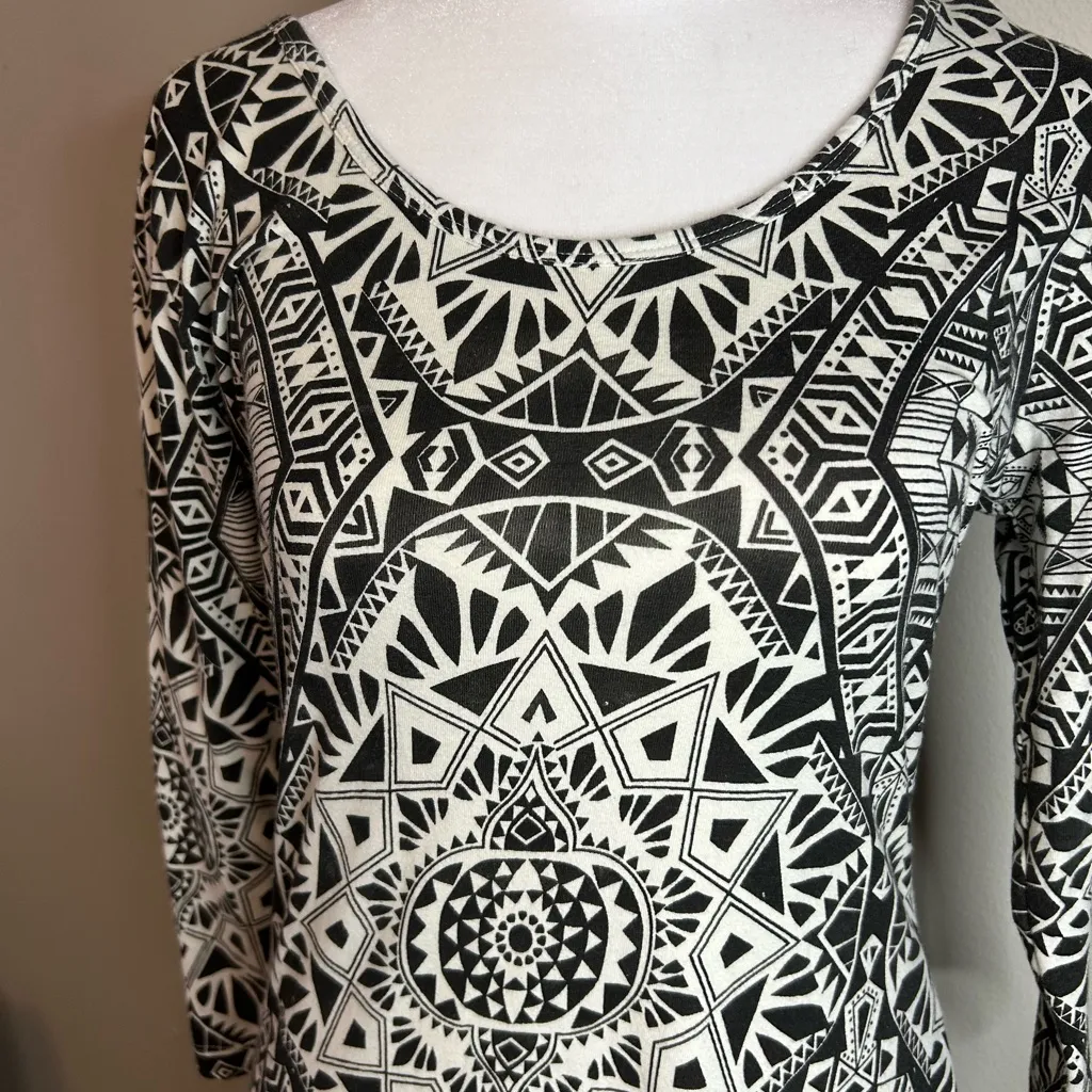 Billabong Monochrome Long Sleeve Dress - Image 4