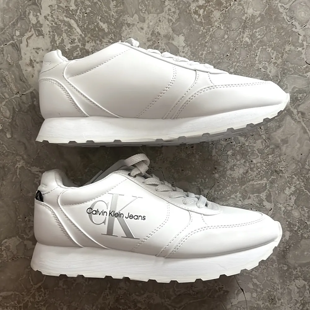 Calvin Klein Jeans Cayle Logo Casual Lace-Up Sneakers White Size 6.5M Retail $89 - Image 6