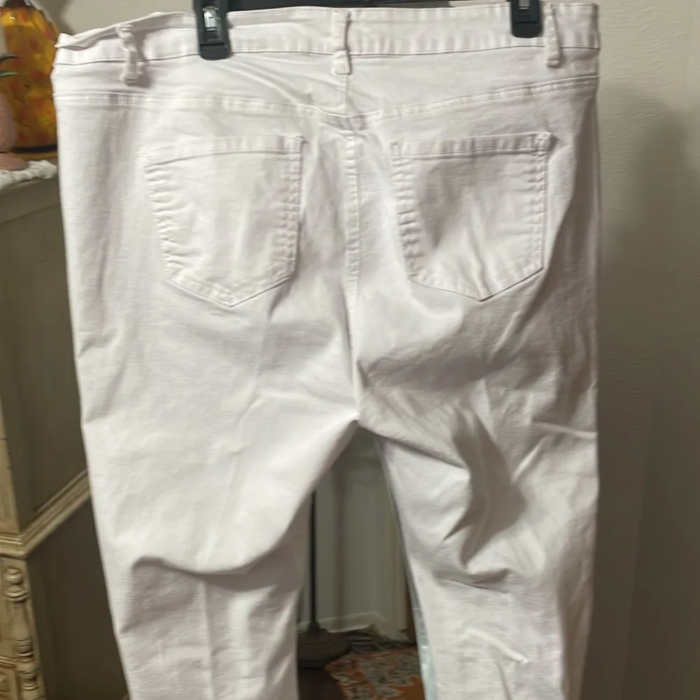 🌹🌹🌹BOGOHO 🌹🌹🌹White Distressed Jeans - Image 7